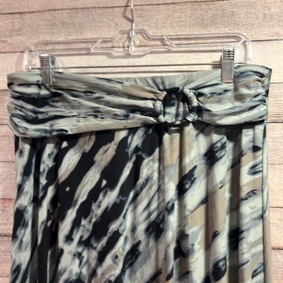 Robert Louis womens skirt - Picture 2 of 4